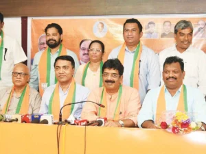 Goa: 8 Cong switch to BJP, join hands