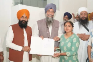 Stubble-refraining farmers are honored by the Punjab Speaker