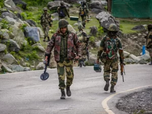 The Pakistan Rangers caught a BSF constable after he accidentally crossed the border